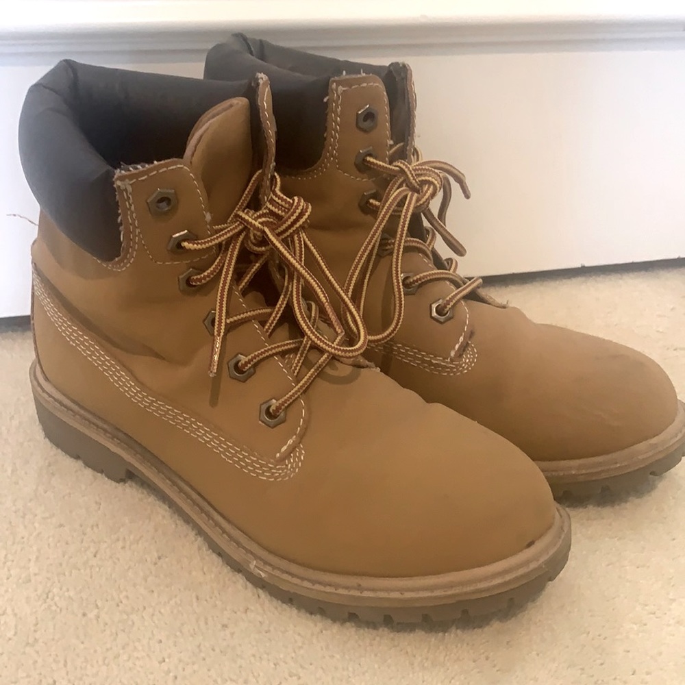 ESpirit Tims-like Boots, Like New; Size 9